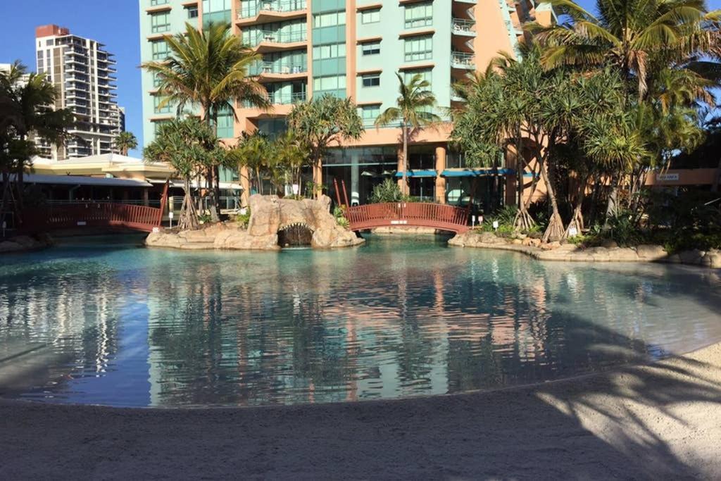 Crown Towers - Private Apartment โกลด์โคสต์ ภายนอก รูปภาพ